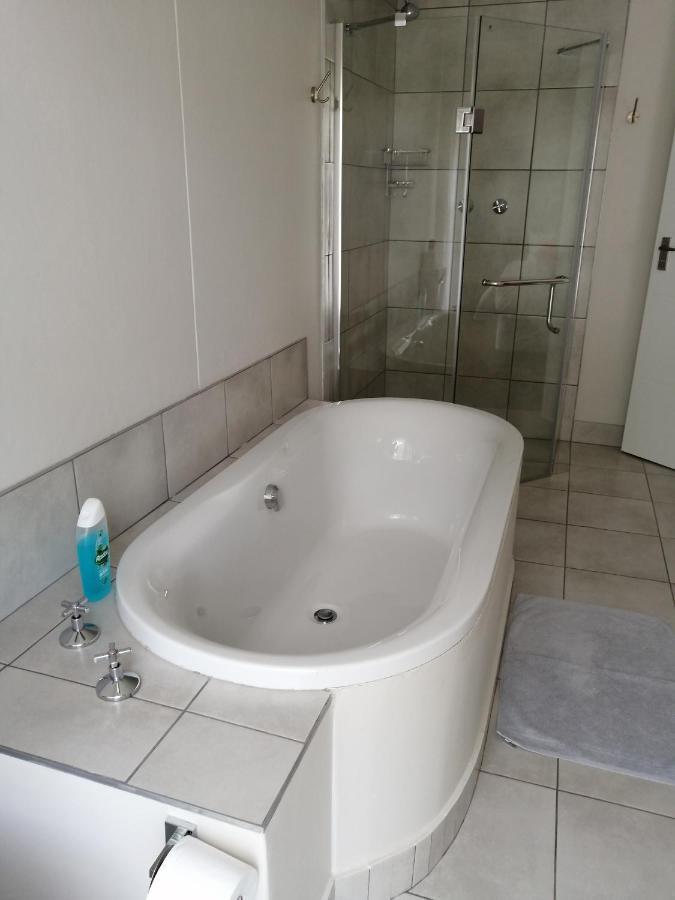 Park Living Guesthouse Bloemfontein Ngoại thất bức ảnh